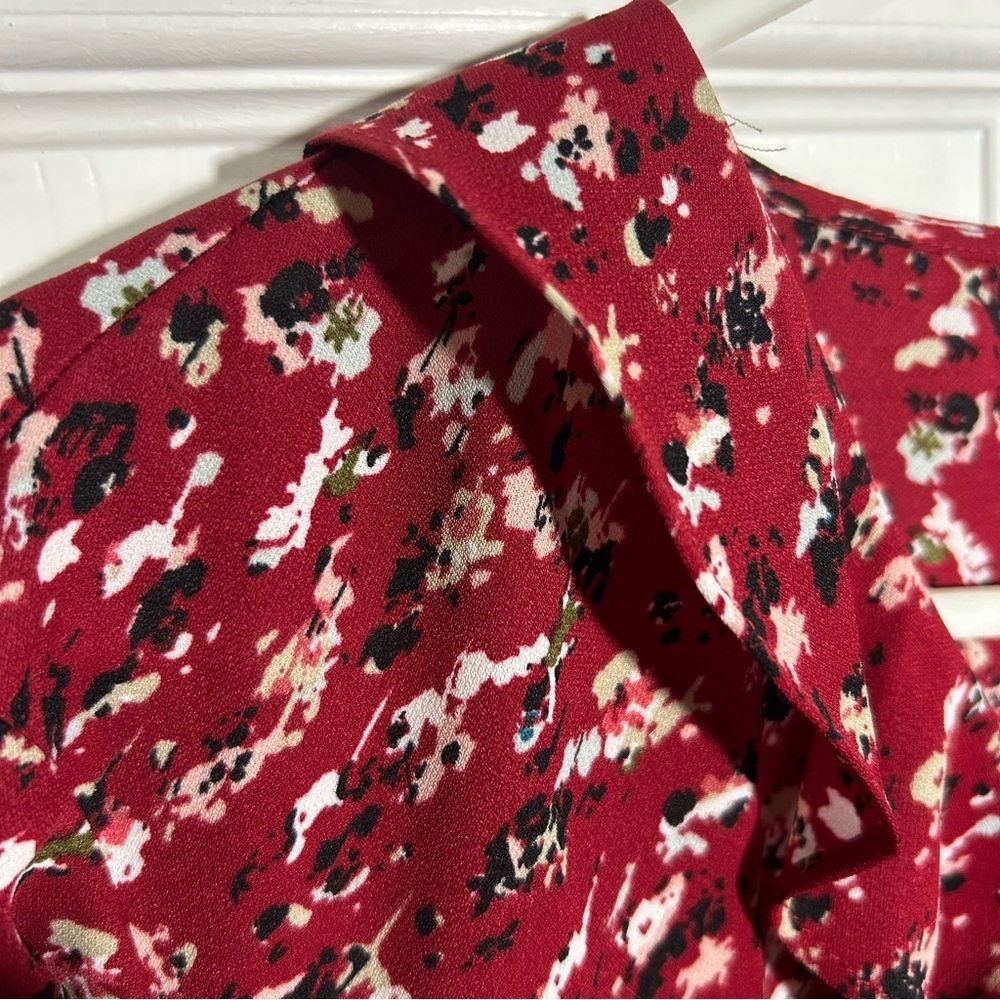 Vince Camuto Dark Red Floral Long Sleeve Blouse Size XL Ruffle V-Neck Collar - Picture 11 of 13